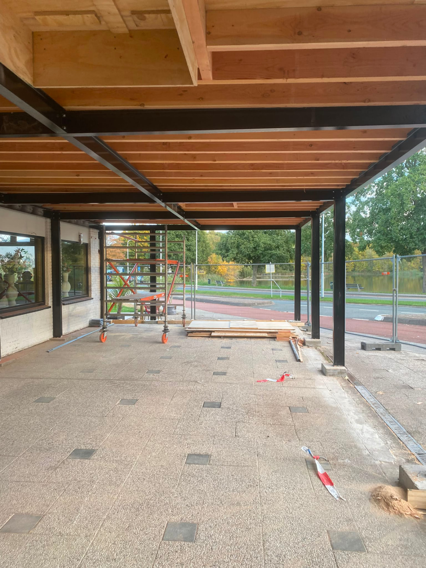 Steel and timber canopy structure at a new build site